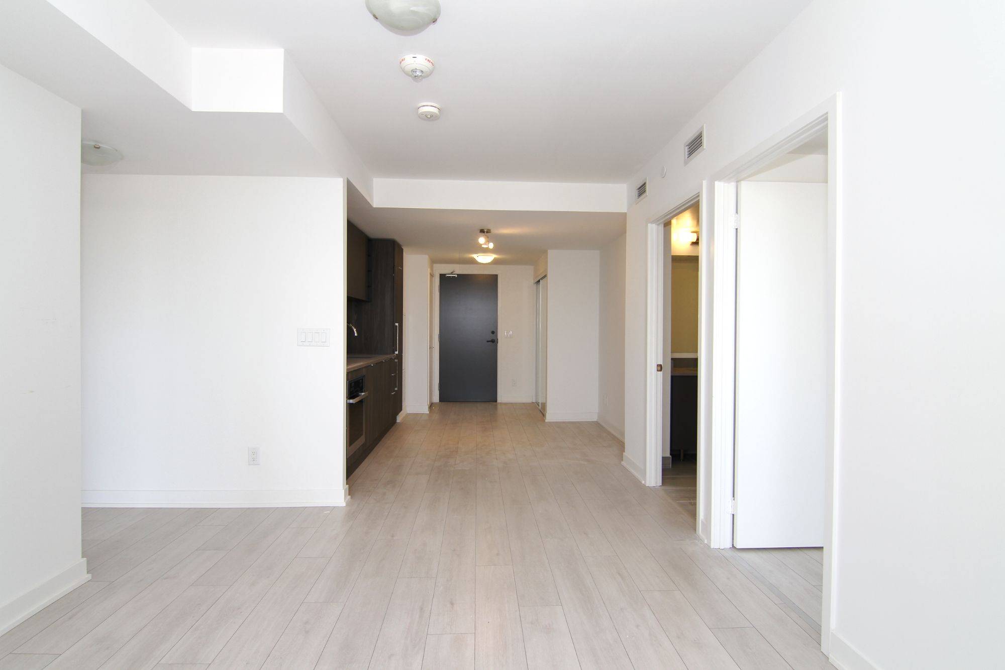 Toronto E07, ON M1T 0B9,2033 Kennedy RD #322