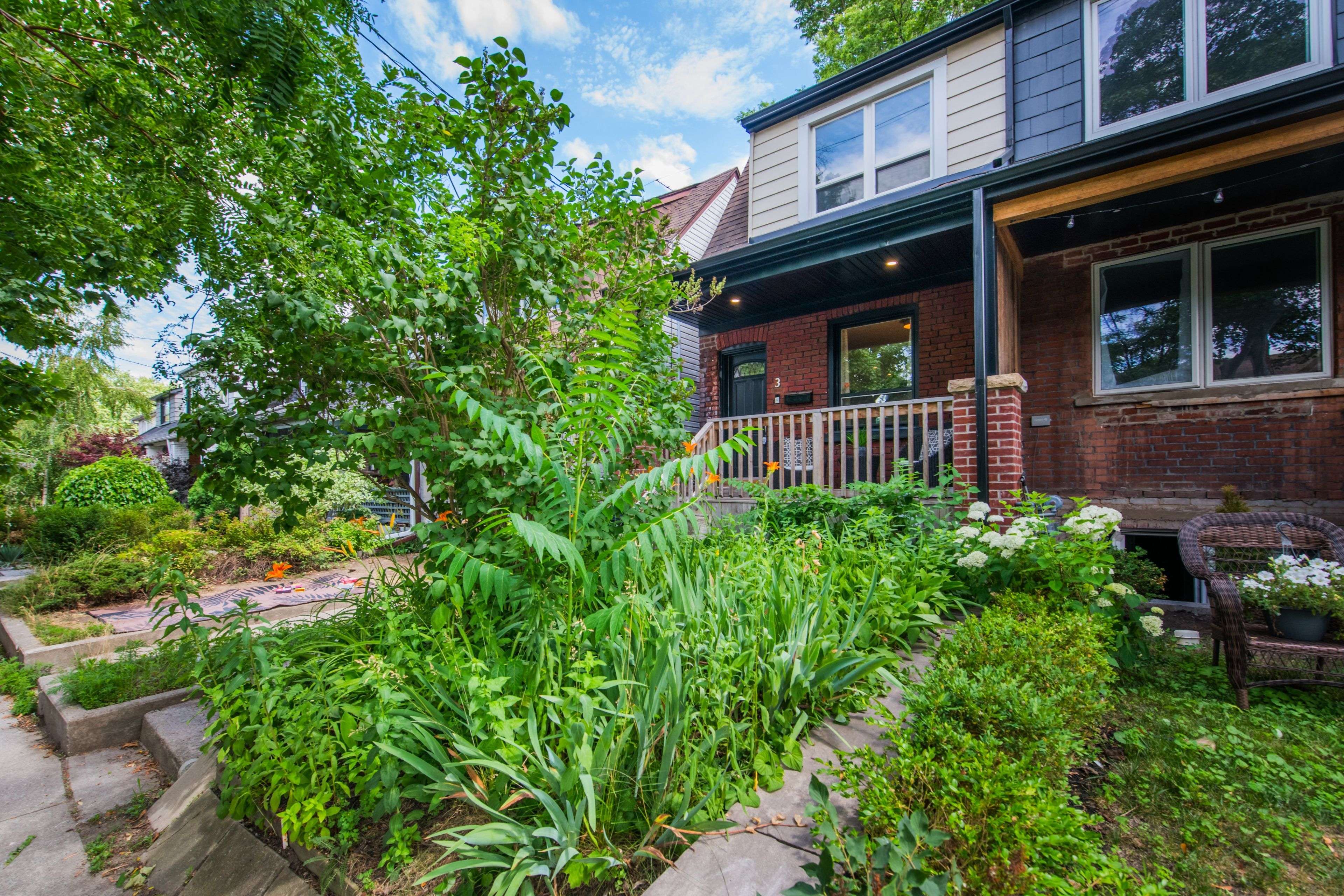 3 Murdock AVE, Toronto E02, ON M4C 1E3