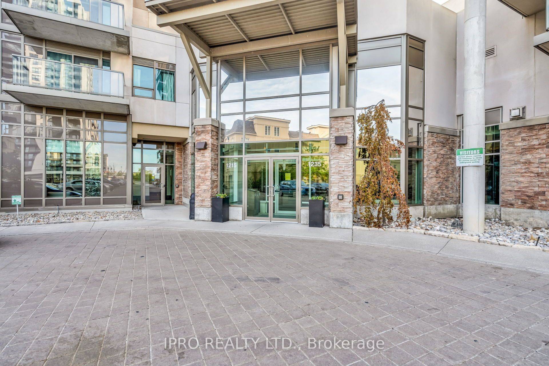 Pickering, ON L1W 1L7,1235 Bayly ST #906