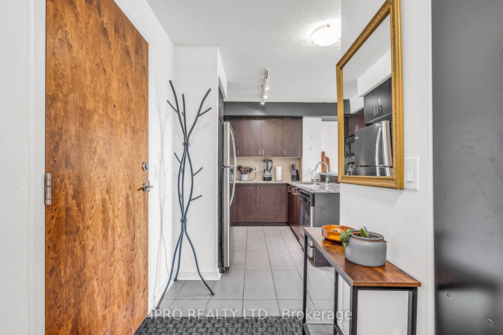 Pickering, ON L1W 1L7,1235 Bayly ST #906
