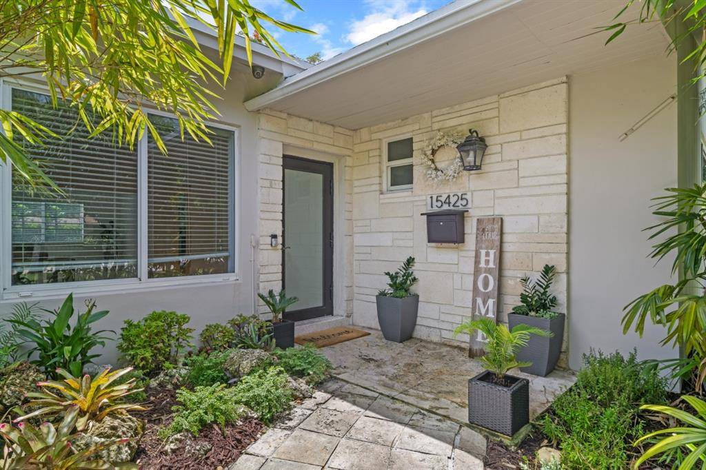15425 SW 84th Ct, Palmetto Bay, FL 33157