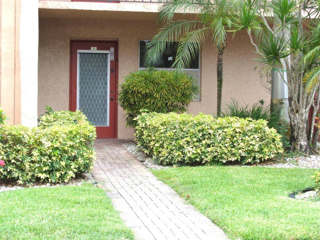 7320 Lake Circle Dr #101, Margate, FL 33063