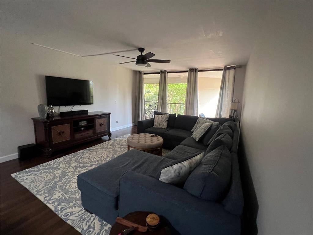 Weston, FL 33326,16475 Golf Club Rd #306