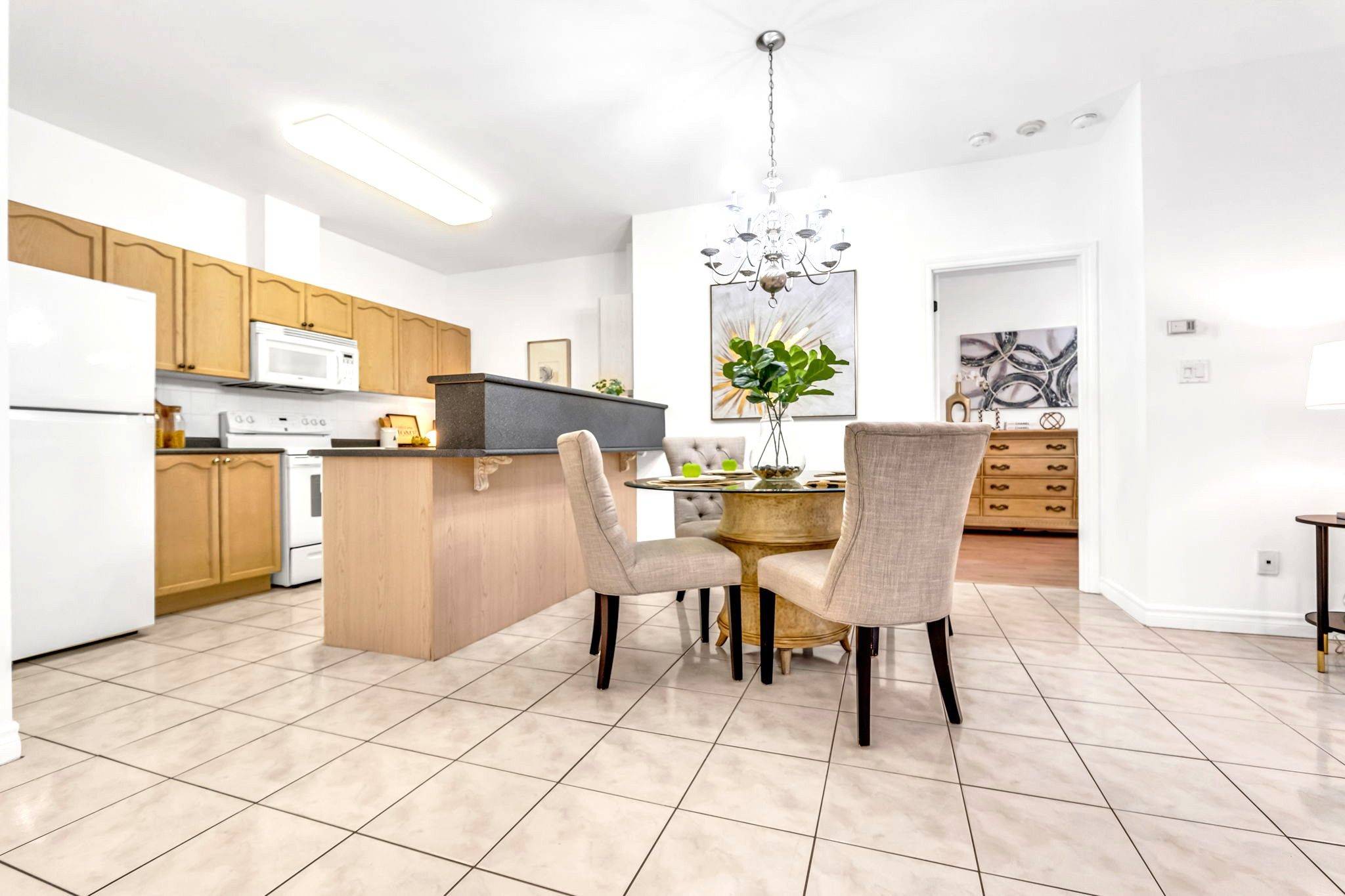 Vaughan, ON L4L 2P2,33 Wallace ST #321