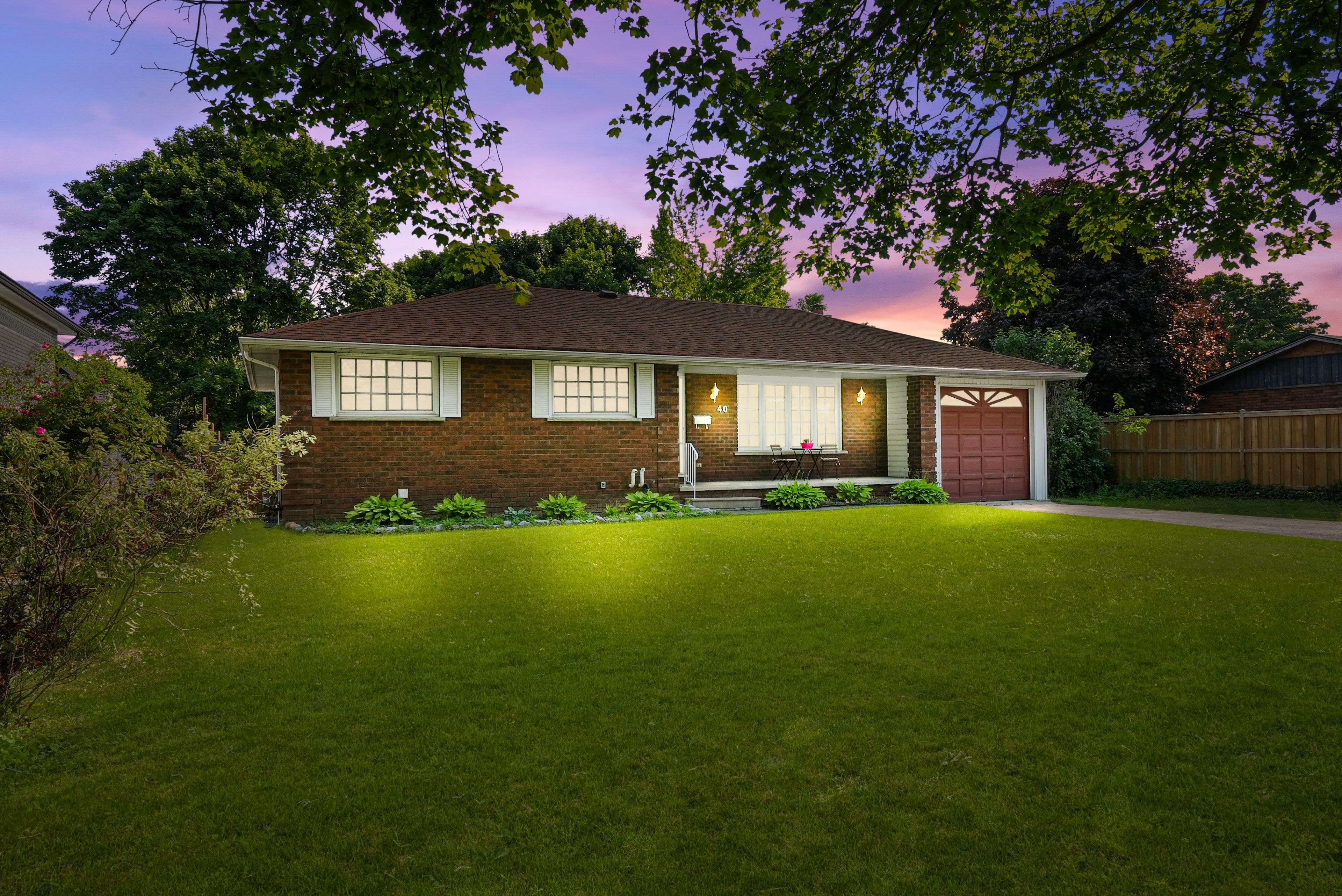 40 Springhome RD, Barrie, ON L4N 2W8
