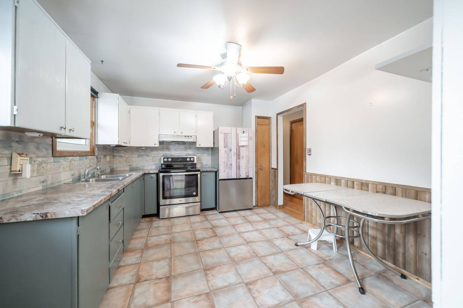 Orillia, ON L3V 4Y6,427 Jamieson DR