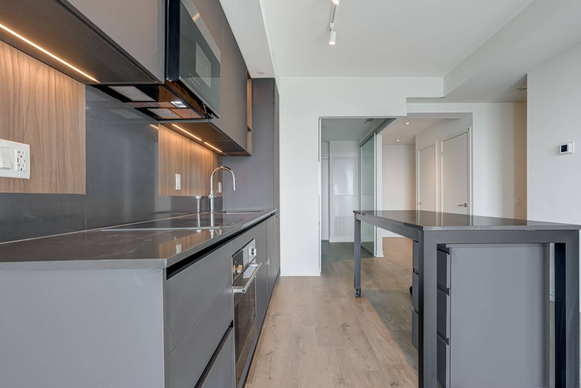 39 Mary ST #1912, Barrie, ON L4N 1S9