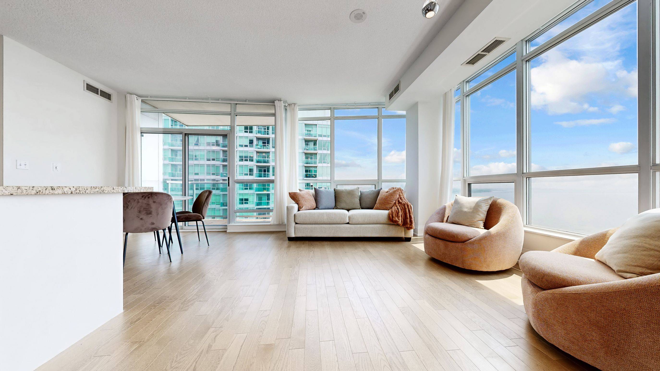 Toronto W01, ON M6S 1A2,1910 Lake Shore BLVD W #1607