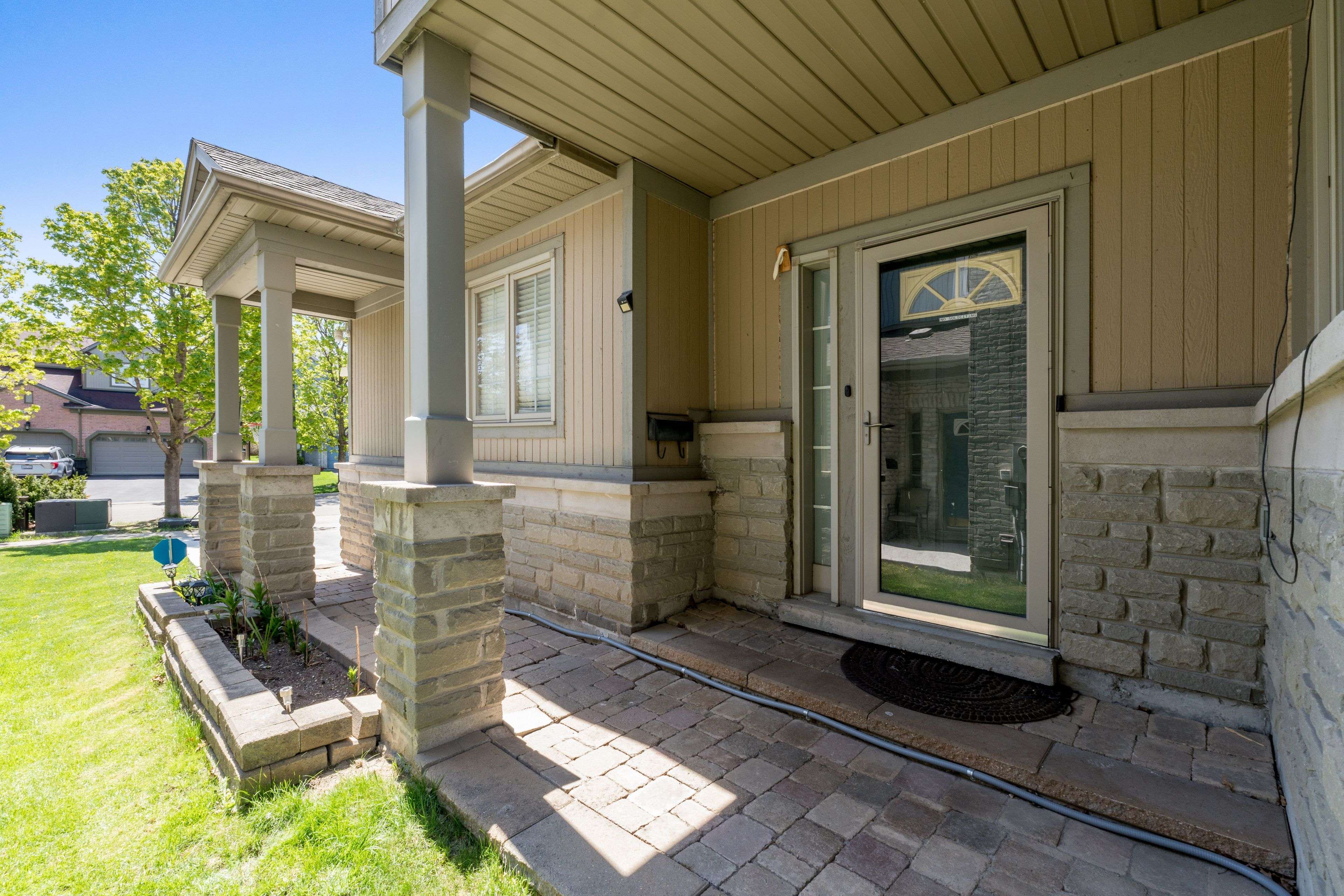Mississauga, ON L5N 7S5,1876 Stevington CRES