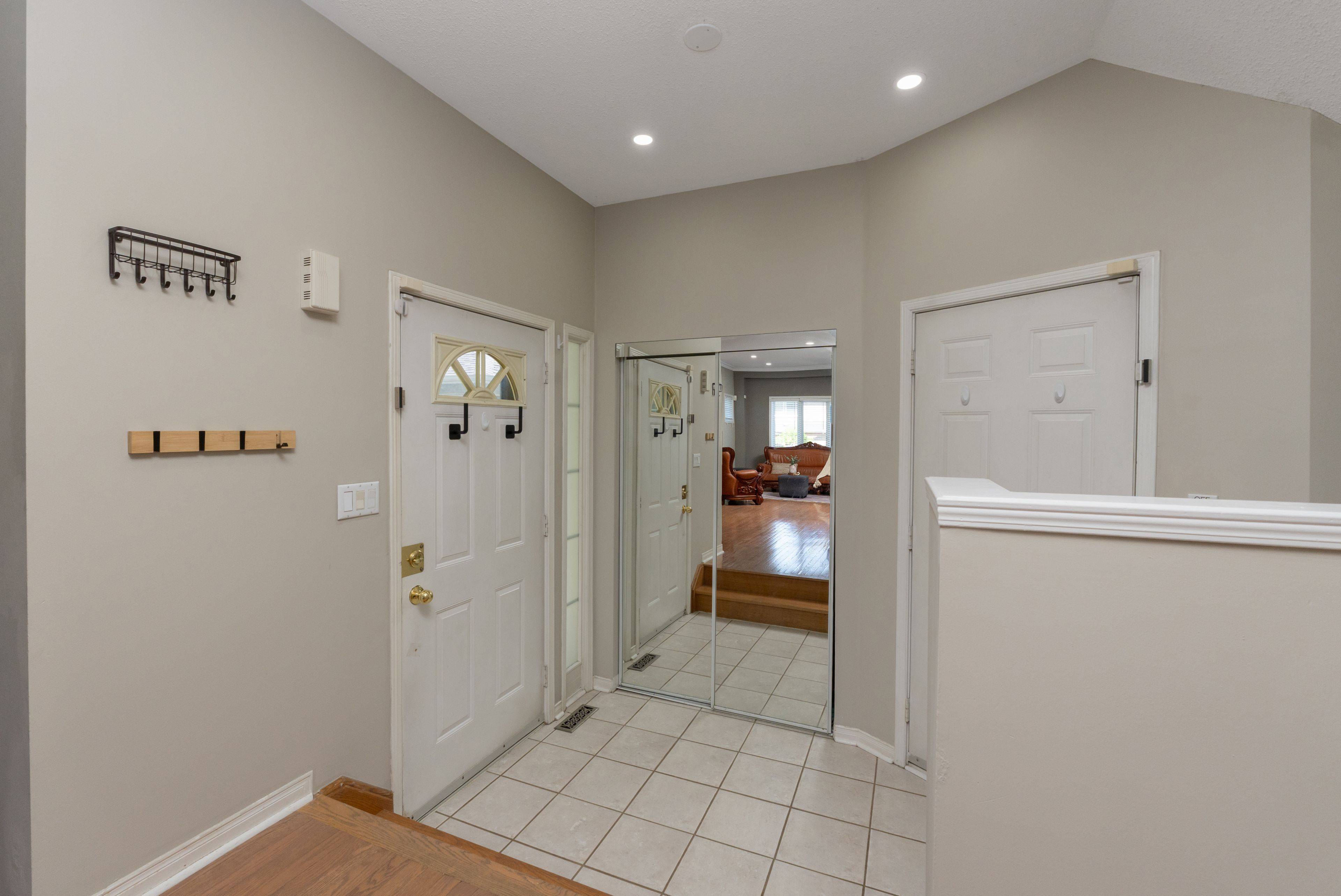 Mississauga, ON L5N 7S5,1876 Stevington CRES
