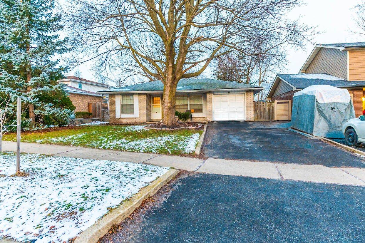 2145 Sandringham DR, Burlington, ON L7P 1T8