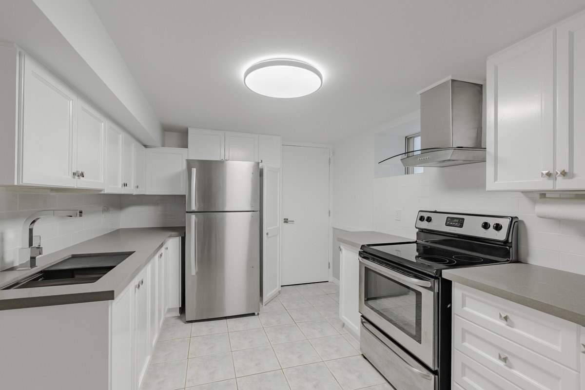 159 Parkside DR #4, Toronto W01, ON M6R 2Y8