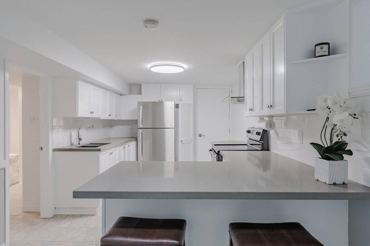 Toronto W01, ON M6R 2Y8,159 Parkside DR #4