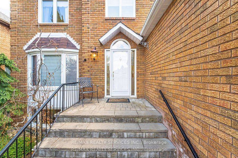 Brampton, ON L6Z 3J6,41 Christie DR