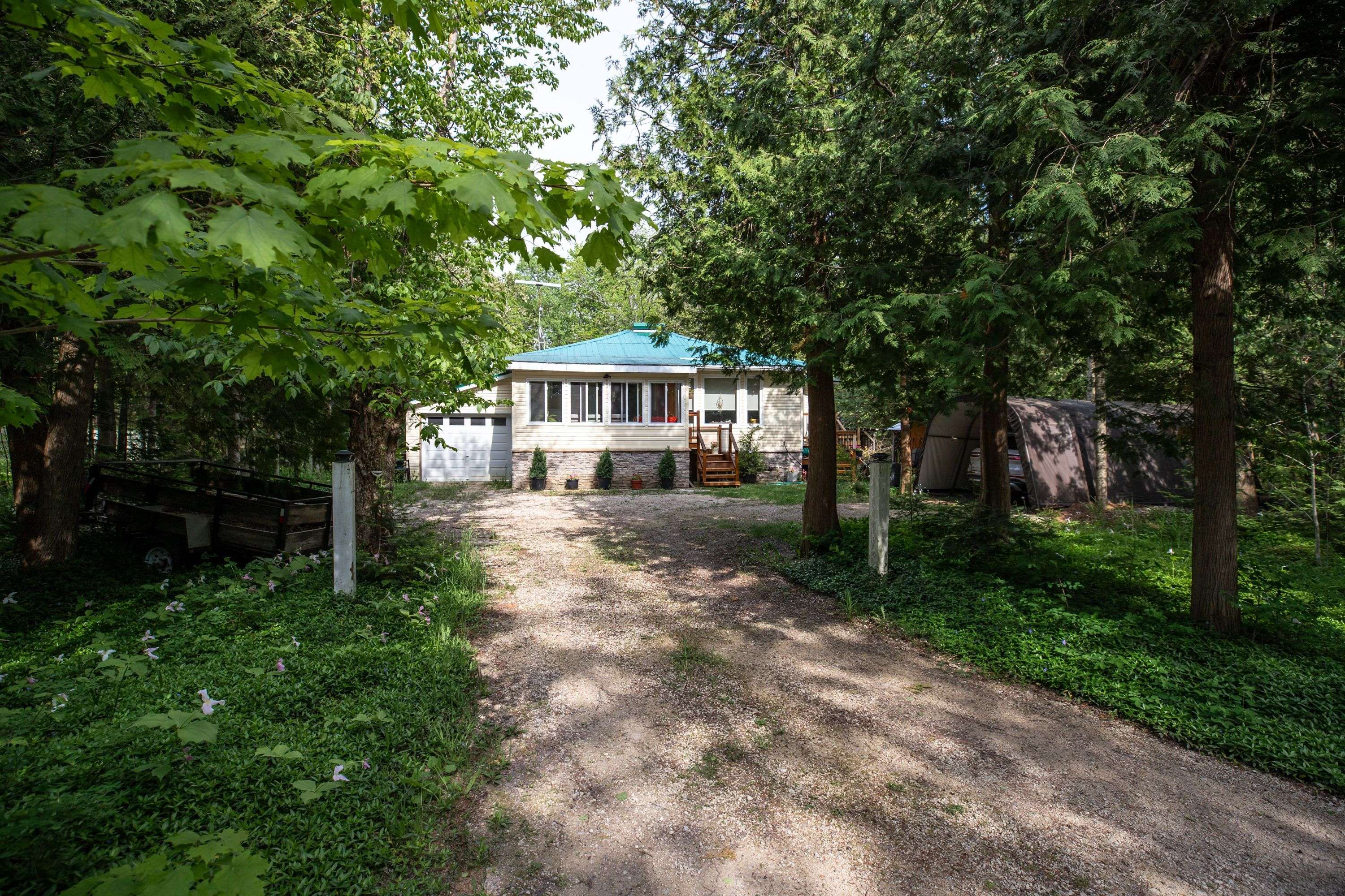 496 BERFORD LAKE RD, South Bruce Peninsula, ON N0H 2T0
