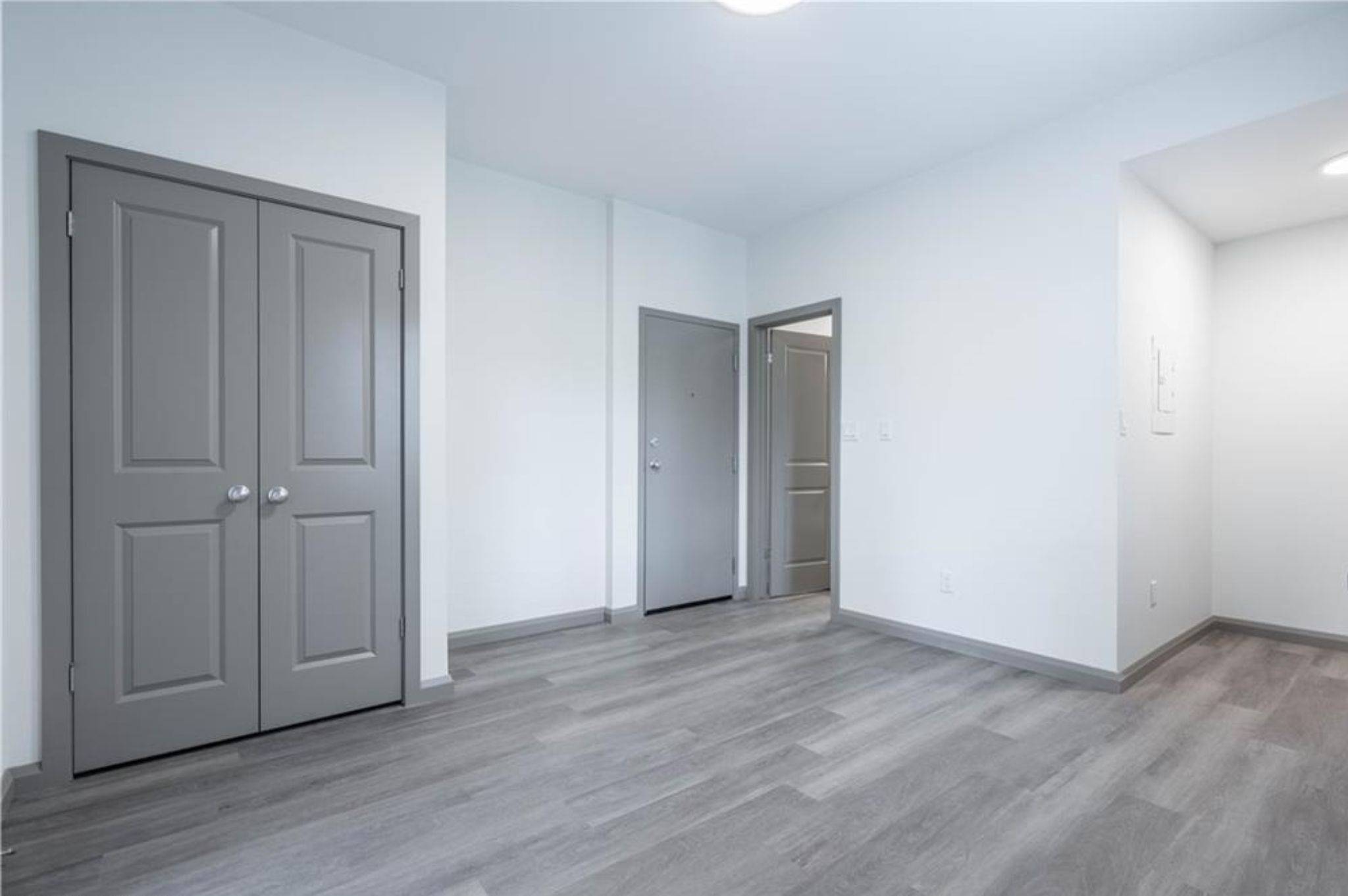 Hamilton, ON L8N 2X5,36 GRANT AVE #2C