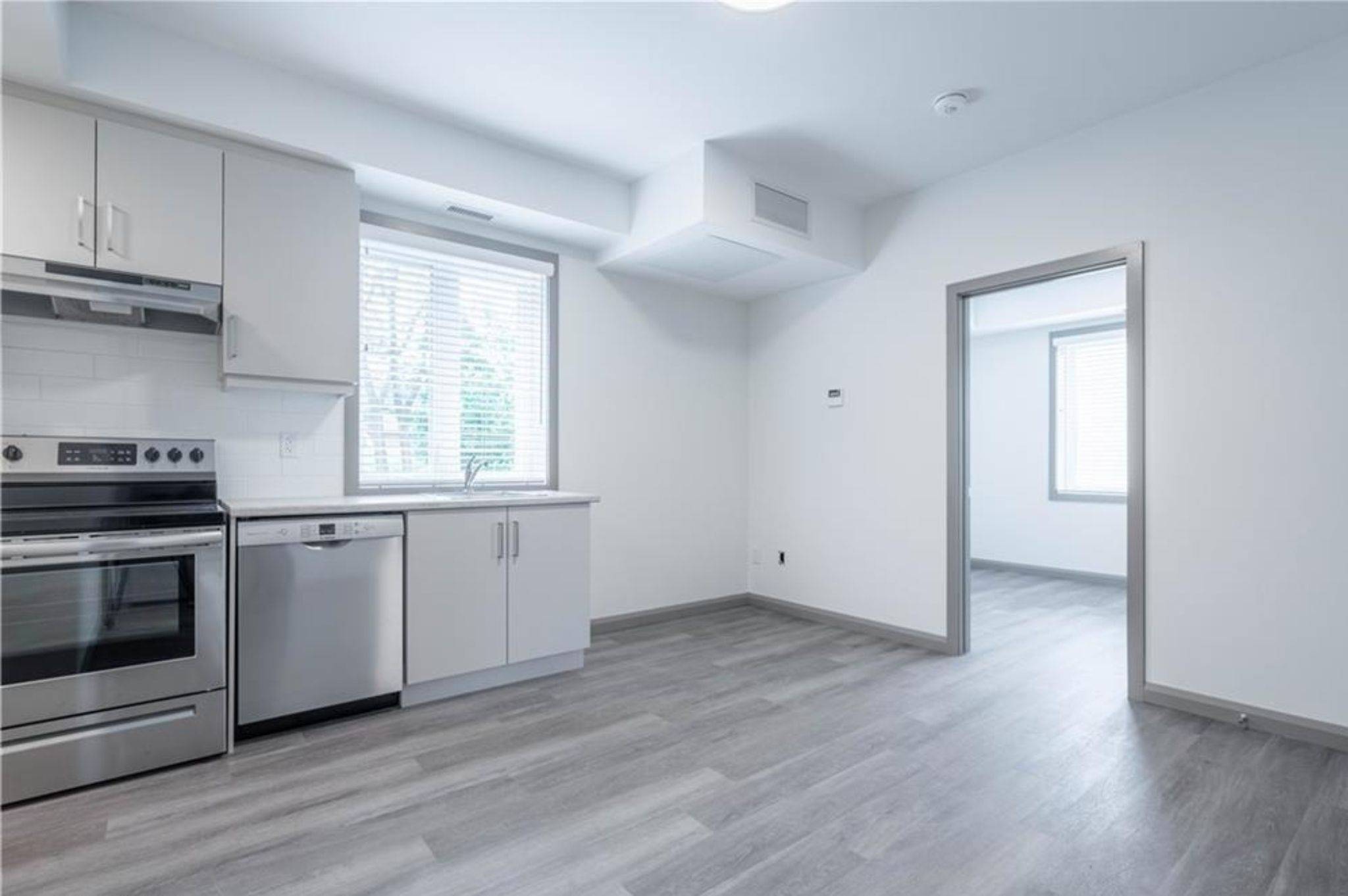 Hamilton, ON L8N 2X5,36 GRANT AVE #2C