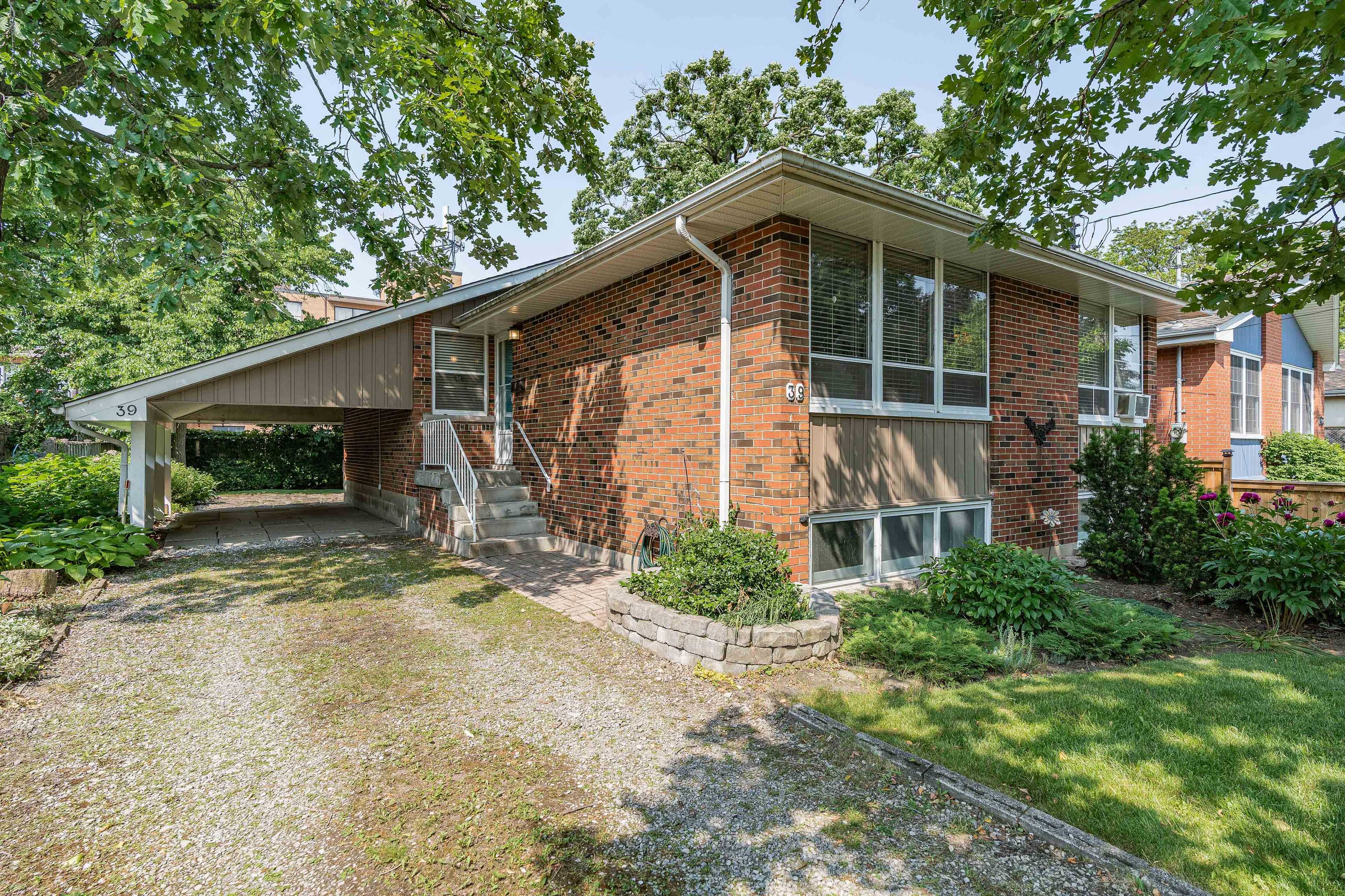 Hamilton, ON L8T 1X7,39 Hardale CRES