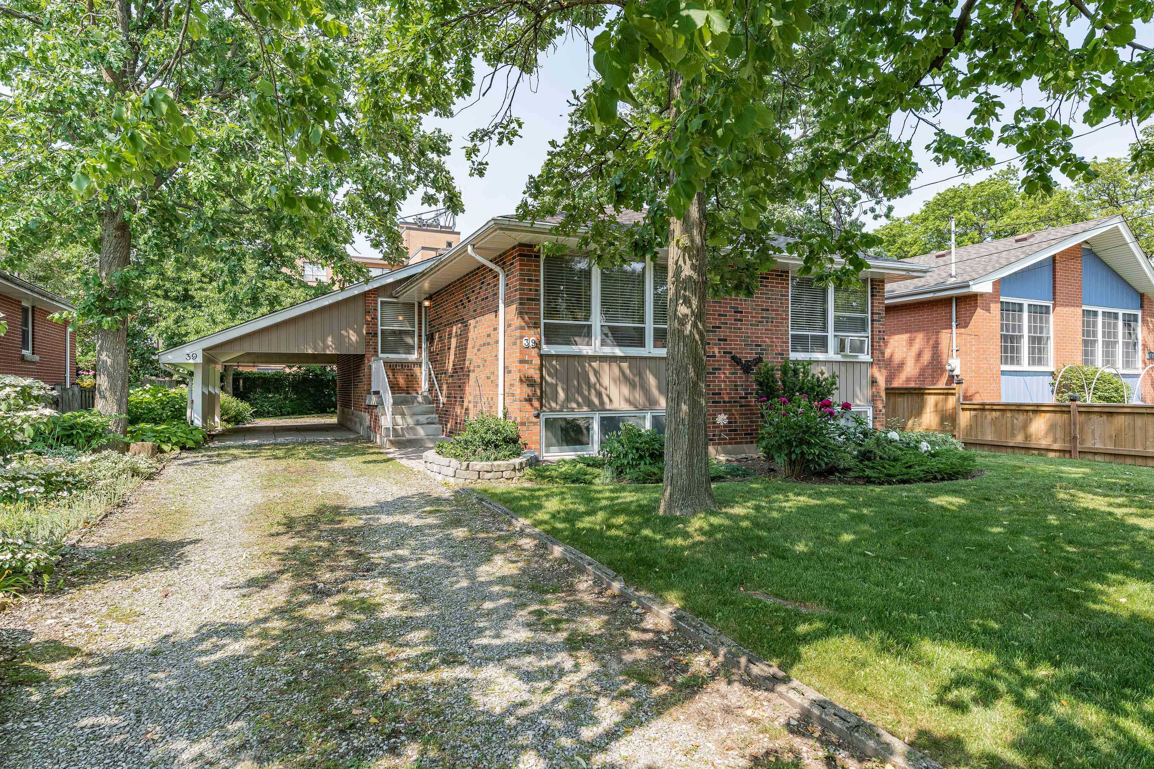 39 Hardale CRES,  Hamilton,  ON L8T 1X7