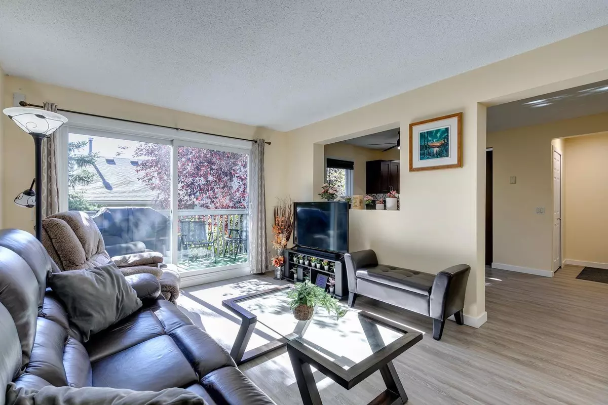 Calgary, AB T3G 1R8,6915 Ranchview DR NW #61