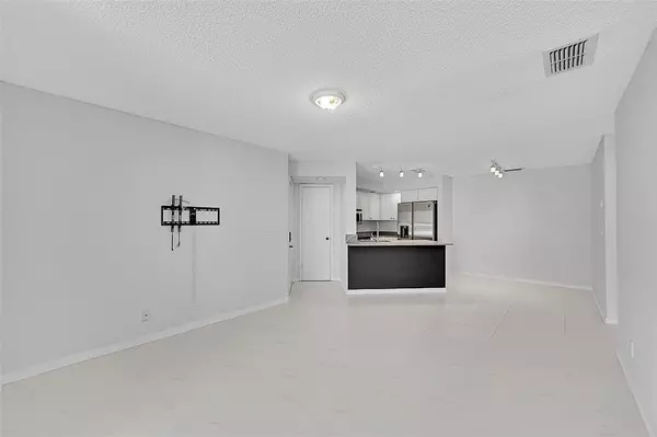 Margate, FL 33063,3350 N Pinewalk Dr N #1416