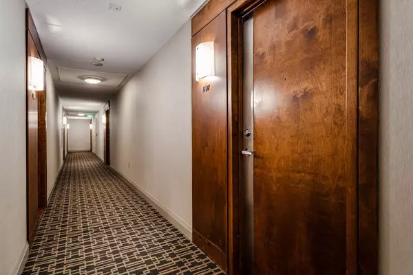 Mississauga, ON L5R 4G9,55 Strathaven DR #1707