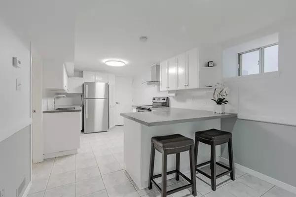 Toronto W01, ON M6R 2Y8,159 Parkside DR #4