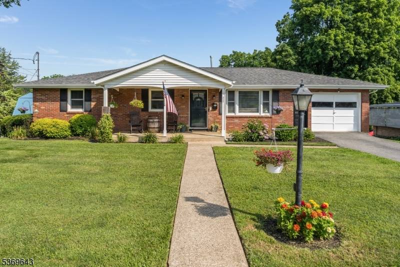 325 Park Ave, Lopatcong Twp., NJ 08865