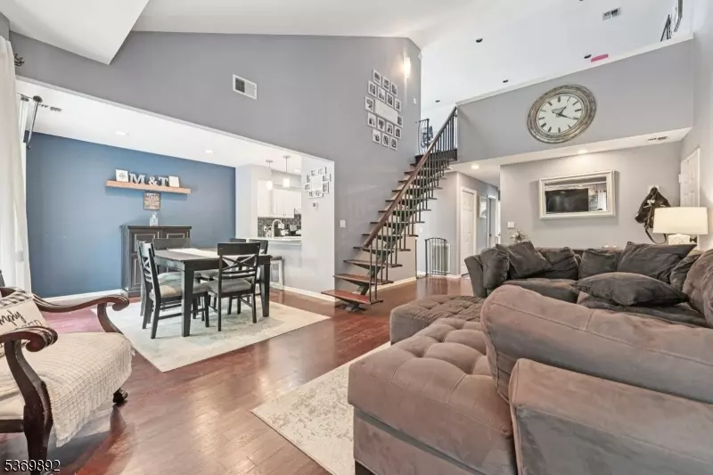 81 Boulder Run Rd, Paterson City, NJ 07501