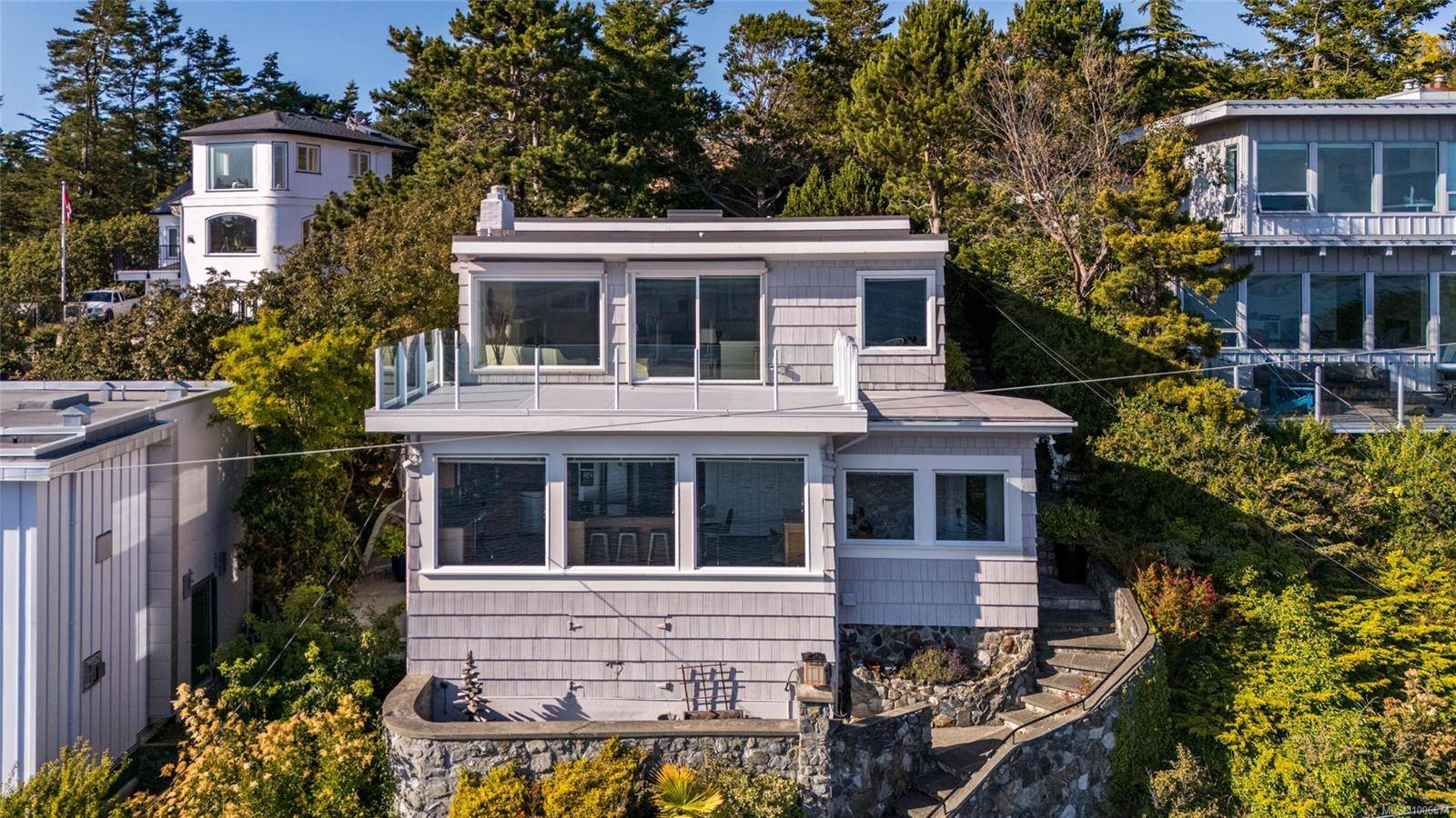 488 Beach Dr, Oak Bay, BC V8S 2M5