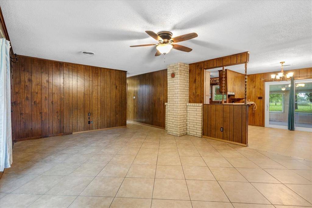 Bonham, TX 75418,995 County Road 1555
