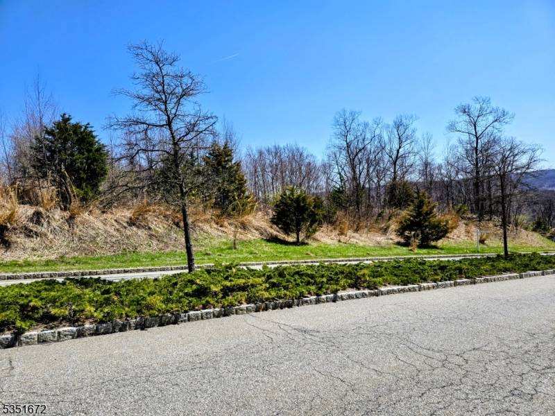 8 Triple Crown Dr, Sparta Twp., NJ 07871