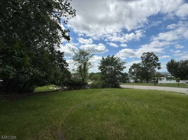 Woodland Park, NJ 07424,21 Kay Rd