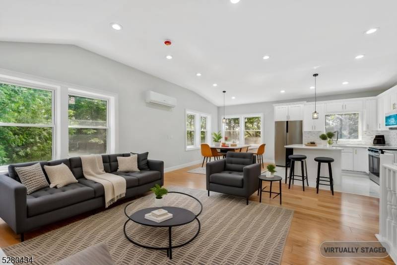 8 Hillcrest Trl, Byram Twp., NJ 07821