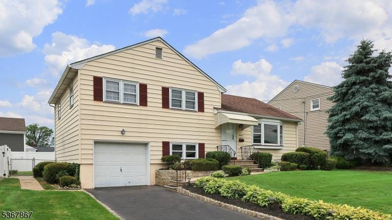 Clark Twp., NJ 07066,16 Cutler Pl