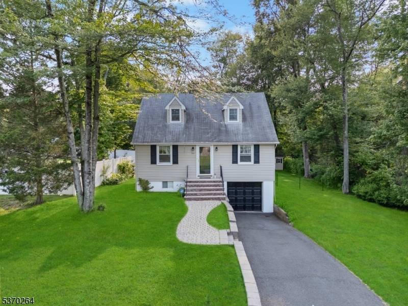 86 Lackawanna Blvd, Long Hill Twp., NJ 07933