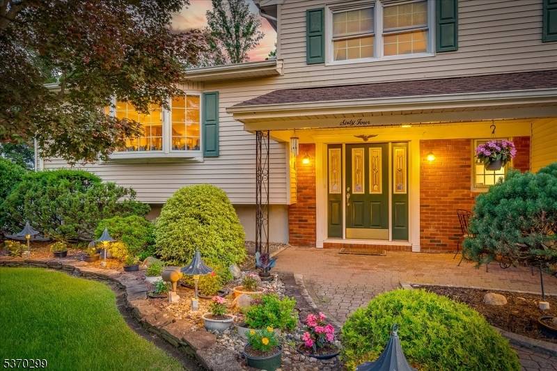 Edison Twp., NJ 08820,64 Annette Dr