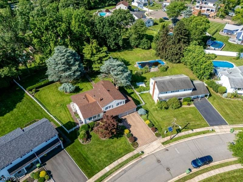 Edison Twp., NJ 08820,64 Annette Dr