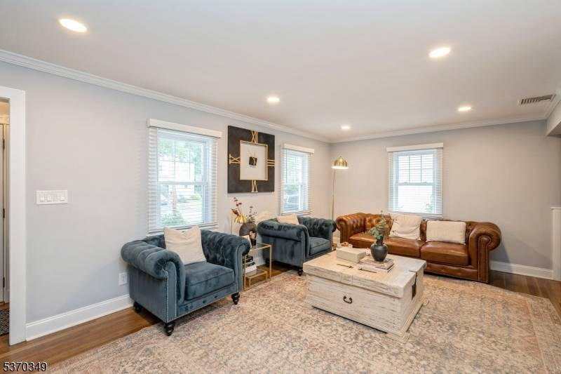Livingston Twp., NJ 07039,52 Collinwood Ave