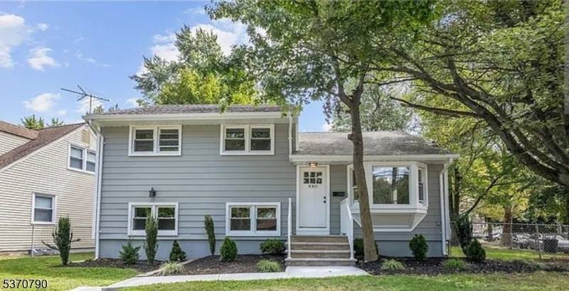 880 W Lake Ave, Rahway City, NJ 07065