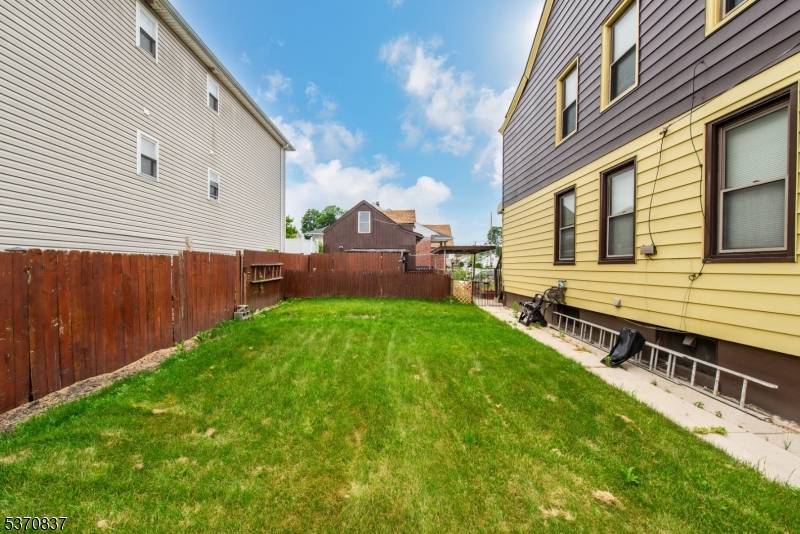 Paterson City, NJ 07514,443 6Th Ave