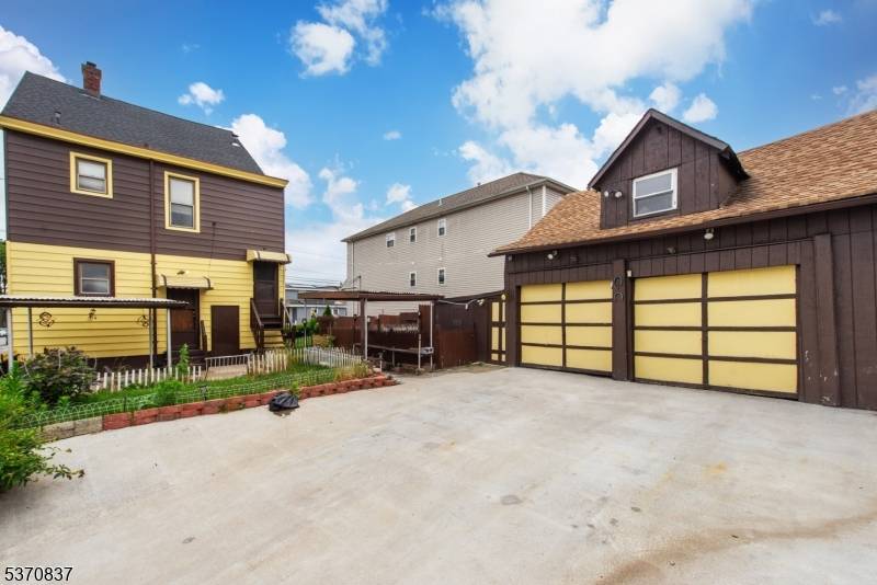 Paterson City, NJ 07514,443 6Th Ave