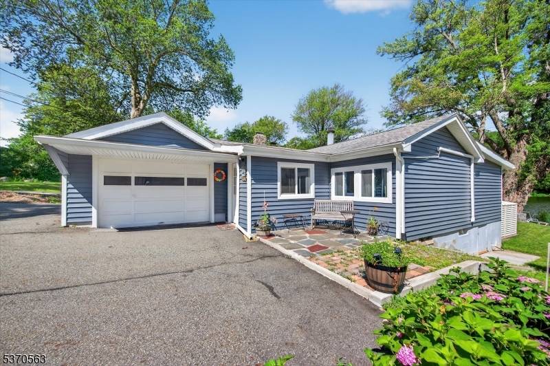 94 Lake Shore Rd, Hardyston Twp., NJ 07460