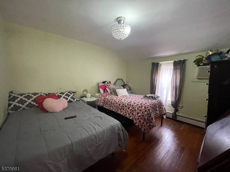 Westfield Town, NJ 07090,554 W Broad St
