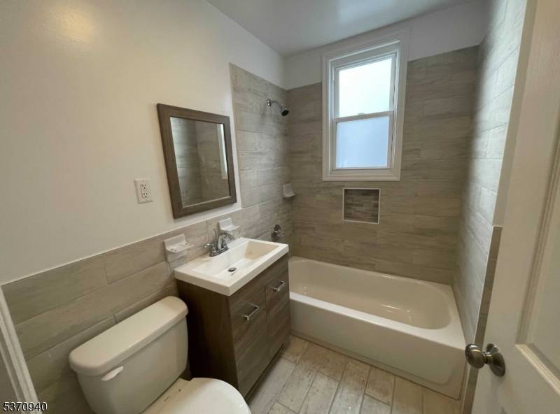 Newark City, NJ 07112,421-423 Leslie St
