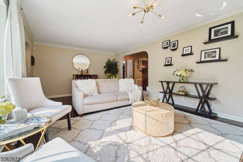 Glen Rock Boro, NJ 07452,111 Thornbury Ave