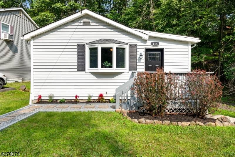 115 Dartmouth Trl, Hopatcong Boro, NJ 07843