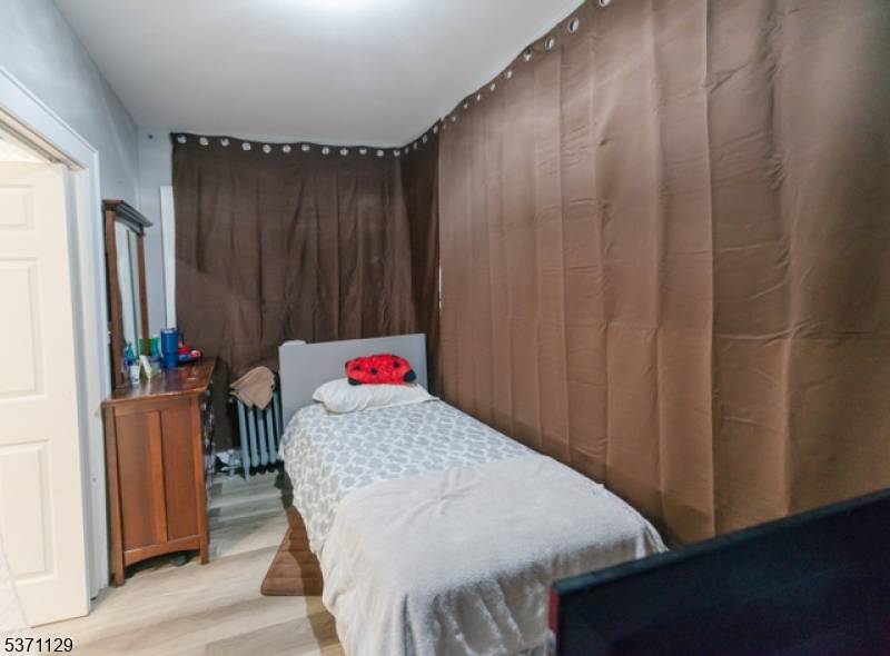 Linden City, NJ 07036,30 E Henry St