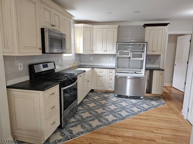 Chatham Boro, NJ 07928,135 Main St #B