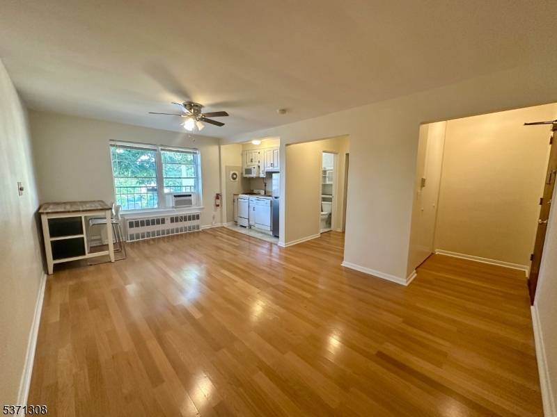Nutley Twp., NJ 07110,6-12 Hillside Ave #2H